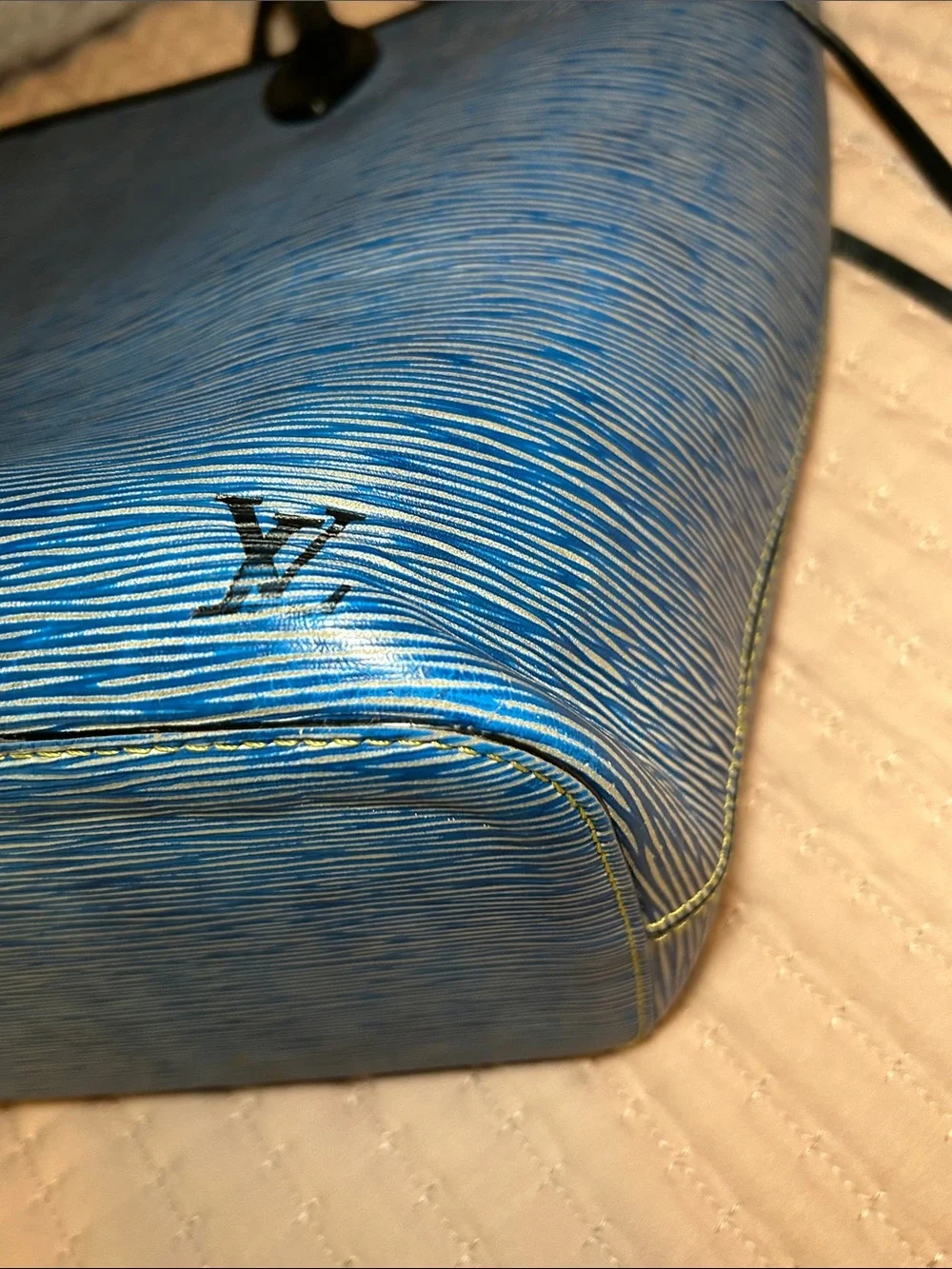 Louis Vuitton Neverfull MM in Denim Blue Epi Leather with COA